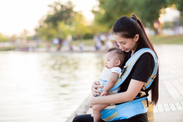 Bikin Ibu Lebih Mudah Menggendong dengan 10 Rekomendasi Gendongan Bayi Depan yang Aman dan Berkualitas (2023)