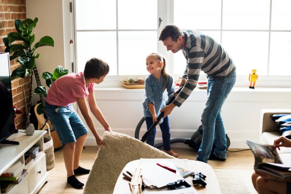 Keen to Get Your Family to Help Around the House? A Step by Step Plan with Tips to Get Everyone on Board 