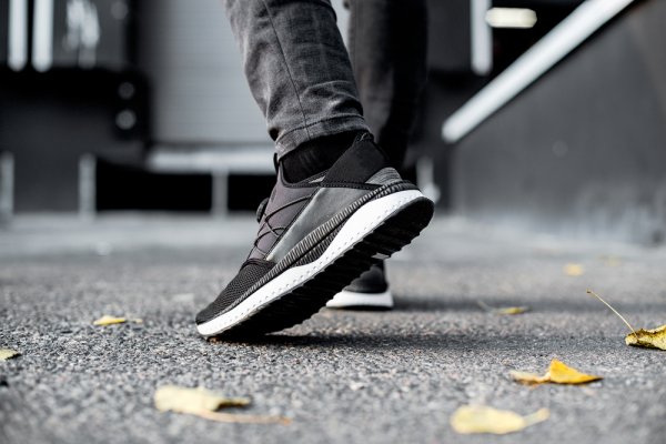 10 Rekomendasi Sneakers Hitam Kece untuk Tampilan Anda yang Kece di Tahun 2023 Ini