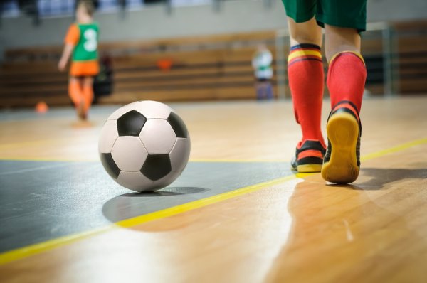 Cara Memilih Sepatu Futsal Berkualitas dan 19+ Model yang Bisa Jadi Pilihan!