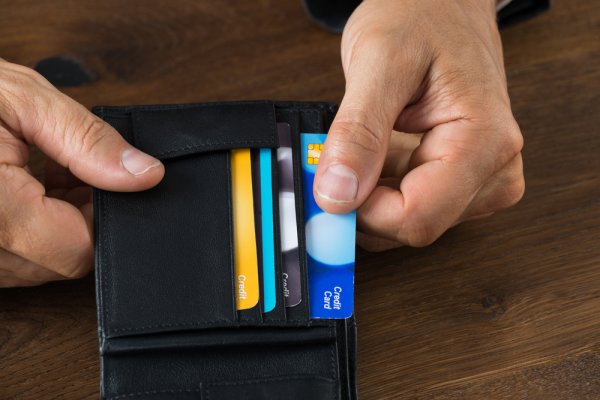 8 Rekomendasi Dompet Kartu Eksklusif Ini Cocok untuk Kamu yang Punya Banyak Kartu (2019)