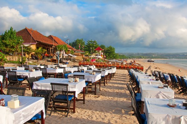 Kuliner Berkelas dan Kreatif: Menjelajahi Keunikan Bali Melalui 12 Restoran dengan Tema yang Memikat (2024)