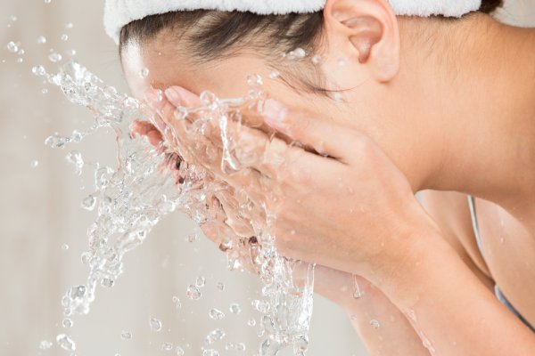 15 Rekomendasi Facial WashTerbaik untuk Mencerahkan dan Melembabkan Kulit Cantikmu! (2023)