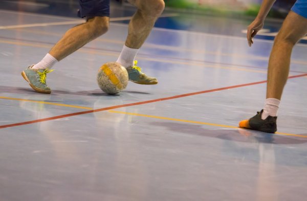 Bukan Murahan, Ini Cara Memilih Sepatu Futsal Murah Berkualitas 2017