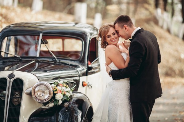 Bikin Mobil Pernikahanmu Cantik dengan 10 Rekomendasi Hiasan Ini (2020)