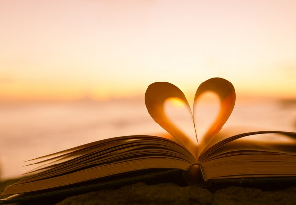 Top 10 cuốn sách về tình yêu hay nên đọc ít nhất một lần trong đời (năm 2022)