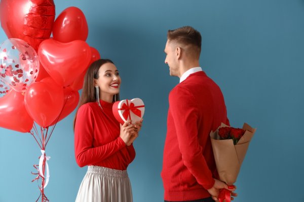 Top 10 món quà cặp cho tình nhân khiến tình yêu đôi bạn thêm ngọt ngào, lãng mạn (năm 2023)