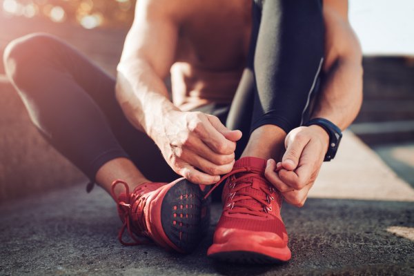 10 Rekomendasi Sepatu Olahraga untuk Dapatkan Hasil Maksimal dan Tubuh Sehat (2023)