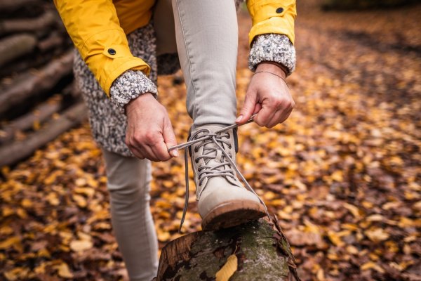 Anda Suka Mendaki? Ini Dia 15 Rekomendasi Sepatu Hiking Buat Anda (2023)