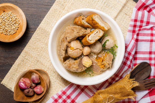 10 Destinasi Kuliner Bakso di Surabaya: Rekomendasi Tempat Makan Bakso yang Dijamin Bikin Ngiler (2024)
