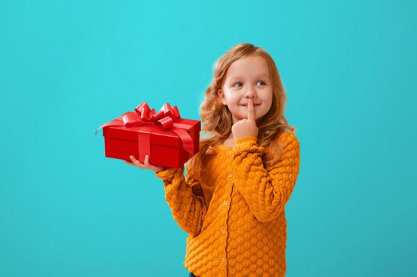 आपकी  8 वर्ष की लड़की की मुस्कान अतुल्य होती है,यह खुशी और भी बढ़ जाती है,अगर आप बच्ची को कोई अच्छा सा उपहार देते है : यहां उसके लिए 10 मजेदार,रचनात्मक और शैक्षिक उपहारों की विशेष सूचि है।(2020)