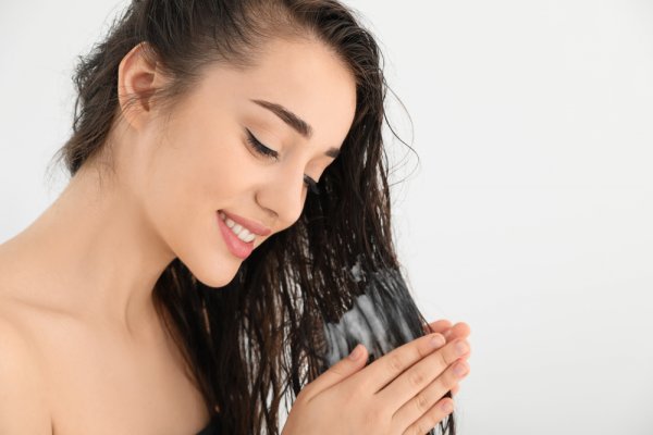 15 Rekomendasi Conditioner Anti Rambut Kering Terbaik (2023)
