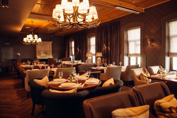 9 Rekomendasi Restoran Nuansa Klasik dan Romantis untuk Diner Intim di Kota Solo (2024)