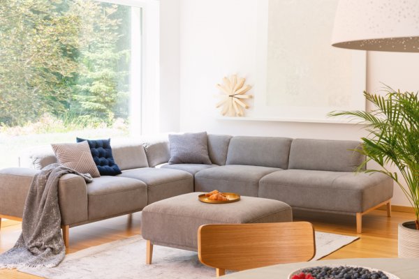 10 Rekomendasi Sofa Sudut Terfavorit untuk Interior Ruangan yang Lebih Cantik (2023)