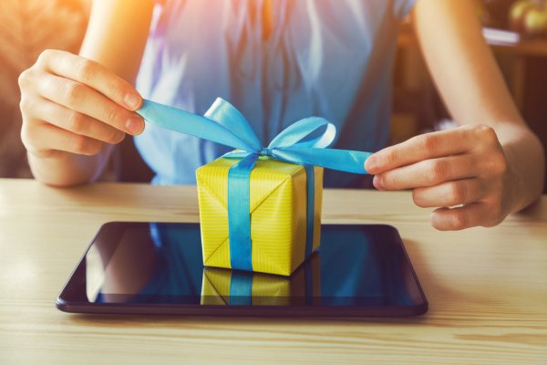 When You Do Everything Else Online, Why Not Gift Shopping? 15 Great Gift Ideas for Husband Online
