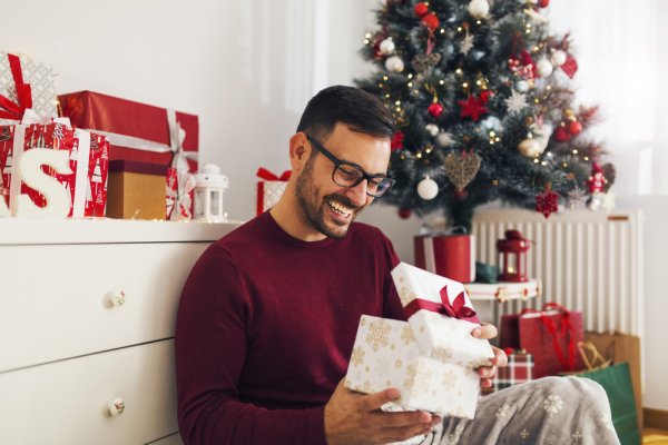 Gợi ý 10 món quà Noel ý nghĩa và thiết thực cho nam (năm 2021)
