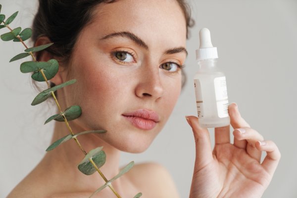 Are You Troubled with Your Oily Skin? Check out the Best Face Serums for Oily Skin and Everything You Need to Know about Serums to Make Your Skin Healthy, Radiant and Glowing Once Again (2023)