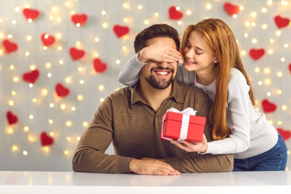 Mua ngay 10 món quà Valentine cho nam khiến chàng cảm động (năm 2023)
