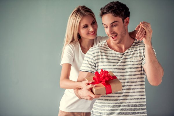 A Guide to Some of the Best Gifts for Boyfriend in 2018 and Why You Must Give Him Gifts