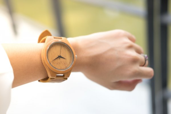 おすすめのメンズ・レディース木製腕時計 人気ブランドランキング20選【2023年版】 ベストプレゼントガイド