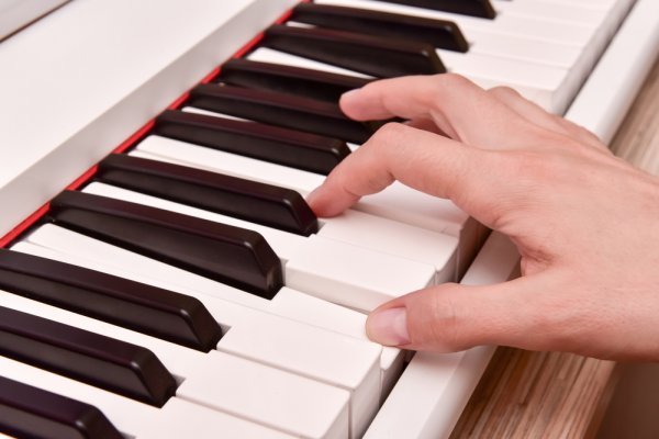 15 Rekomendasi Piano Digital Terbaik, Tunjukan Bakat Anda Melalui Suara Merdu Alat Musik Pilihan (2023)

