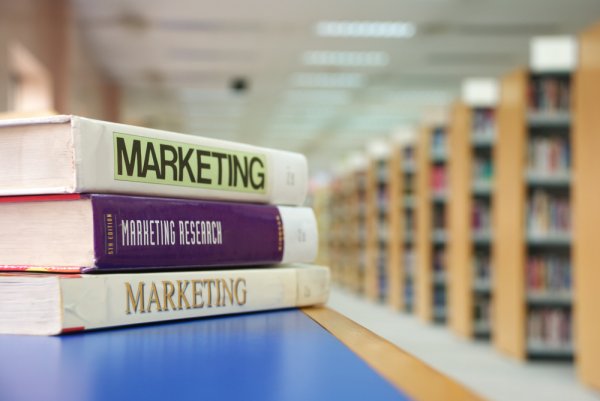 Top 10 cuốn sách tự học marketing hay cho người mới bắt đầu (năm 2021)