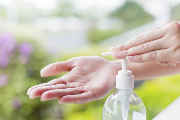 Gunakan 10 Rekomendasi Hand Sanitizer Terbaik Ini untuk Meminimalkan Risiko Penularan Covid-19 (2020)