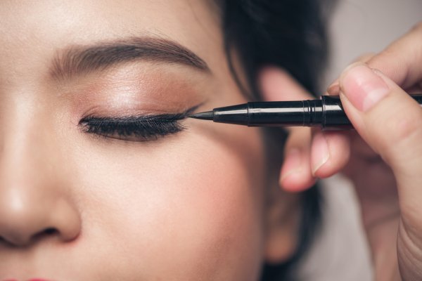 Slay with Your Eyes with The 10 Best Eyeliner Pencils in India 