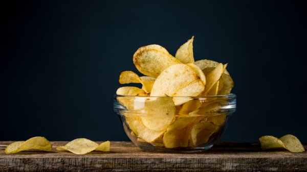 15 Rekomendasi Potato Chips Gurih yang Cocok Temani Waktu Santai (2023)