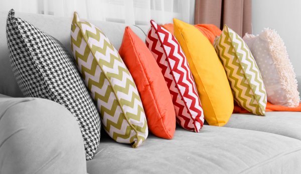 10 Rekomendasi Bantal Sofa Aesthetic Untuk Menghiasi Ruang Tamu Anda! (2023)