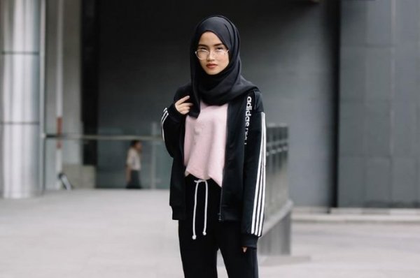Intip 10 Tren Fashion Muslim 2023 dan 5+ Item Fashion Kekinian Ala Hijaber Ini!