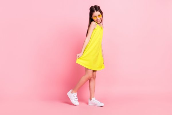 Sleeveless Dress, Sebutan untuk Dress Tanpa Lengan yang Nyaman untuk Anak Perempuan, Ini 15 Rekomendasinya!	