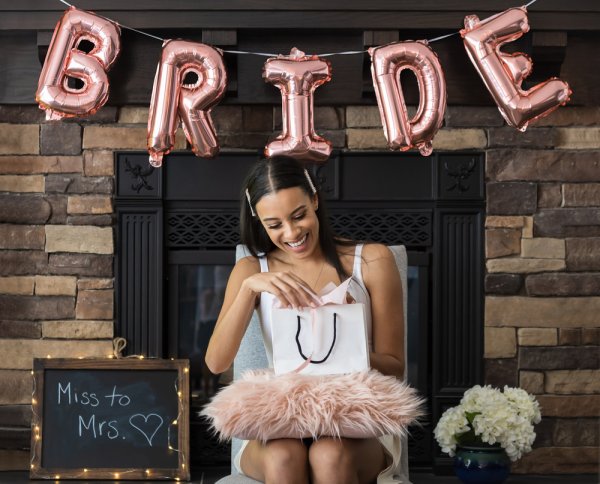 Forgot to Order the Gift for the Would-Be Bride in Time? Check out Great Last Minute Bridal Shower Gifts to Make the Bridal Shower of Your Friend Memorable (2022) 