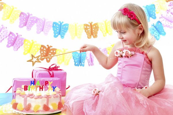 30 gợi ý quà sinh nhật cho bé gái 6 tuổi tạo sự bất ngờ và thích thú cho bé (năm 2022). Phiên bản mới nhất được lựa chọn bởi các chuyên gia quà tặng!
