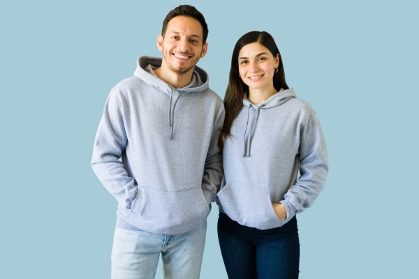 15 Rekomendasi Sweater Couple Kekinian untuk Anda dan Pasangan Anda! (2023)