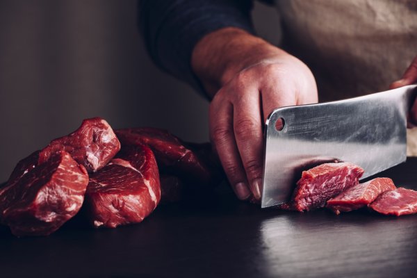 10 Rekomendasi Pisau Pemotong Daging yang Memudahkan Saat Memasak Daging! (2023)