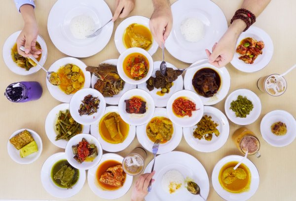 Nikmati Kelezatan Kuliner Khas Minang di 15 Rekomendasi Rumah Makan Padang yang Menggugah Selera! (2023)
