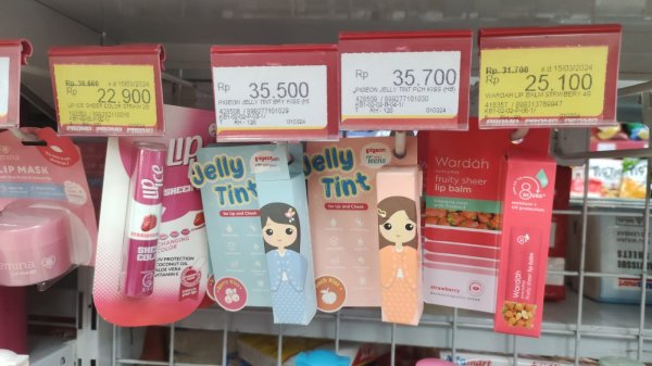 15 Pilihan Lip Balm Terbaik untuk Bibir Cantik dan Sehat: Rekomendasi Produk Unggulan (2023)