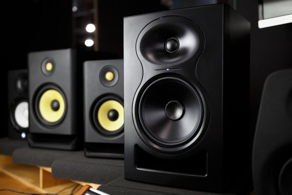 10 Rekomendasi Monitor Speaker untuk Kualitas Audio Lebih Bagus (2023)