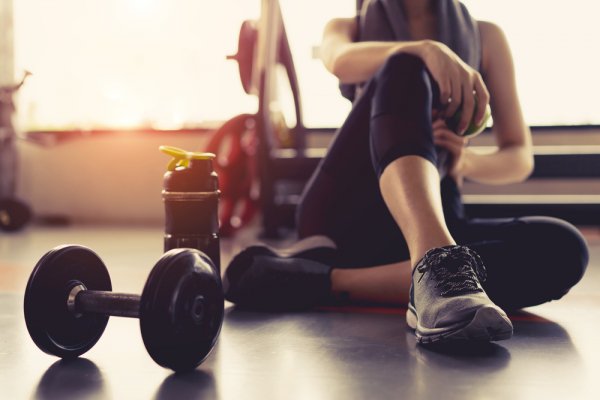 10 Rekomendasi Alat Gym yang Bisa Kamu Gunakan di Rumah (2021)