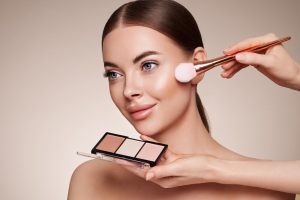 Mengenal Teknik Shading dan 10 Rekomendasi Make up Terbaik untuk Shading (2023)