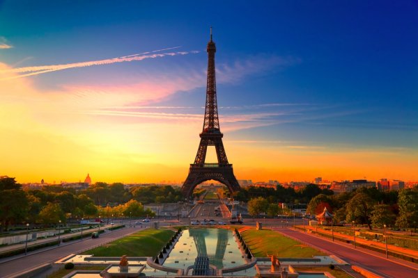 Tour Eiffel dan 10 Destinasi Wisata Romantis Lainnya di Prancis 
