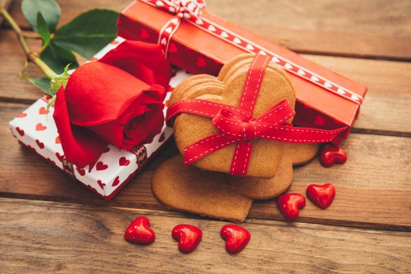 Have a V Day Gift for Husband Ready? Here's Why You Should and 10 Gifts to Give Him This Valentine's Day