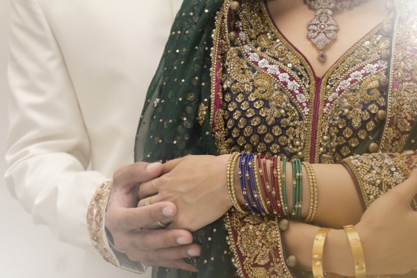 13 Superb Wedding Gifts for Muslim Couple, and a Guide to Giving Gifts to Muslims (Updated 2021)