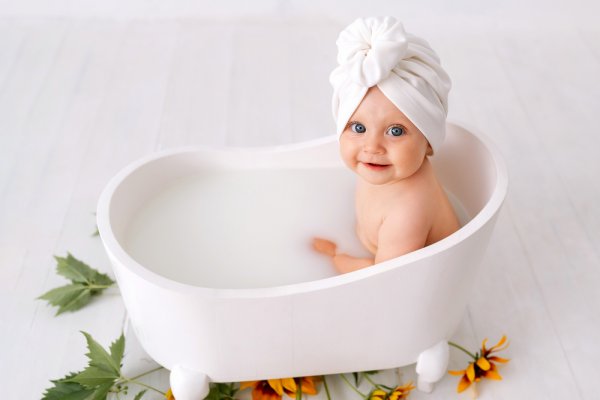 Hadiahkan Kelahiran si Kecil dengan 15 Rekomendasi Bak Mandi Bayi Terbaru! (2023)