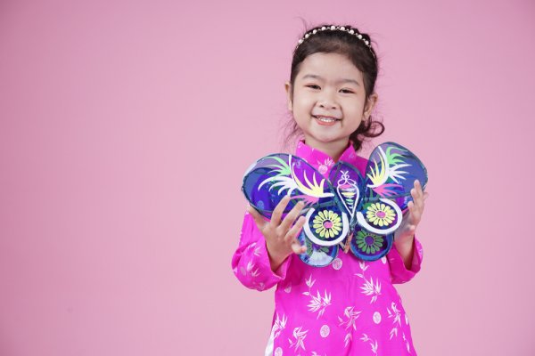 10 gợi ý mua quà Trung Thu cho bé gái vô cùng tâm lý và phù hợp (năm 2022)