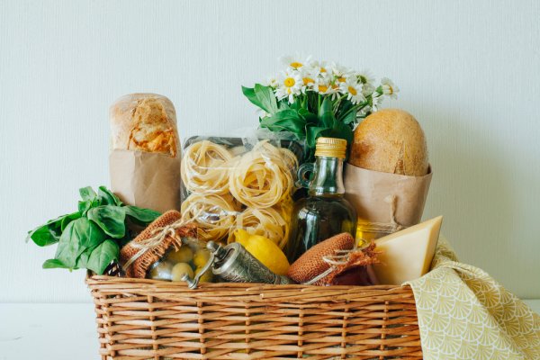Sending Unique Food Gifts to Your Loved Ones on Special Occasions is an Awesome Idea. Here are 15 Great Options for Food Gifts with Delivery in 2019
