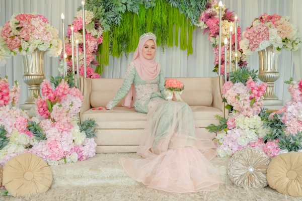 Tampil Cantik di Hari Pernikahan Dengan Rekomendasi 9 Gaun Pengantin Muslimah Ini (2021)