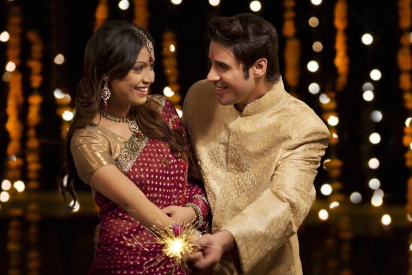 12 Diwali Gifts for Fiancé or Boyfriend to Bring a Sparkle to Your Relationship in 2019