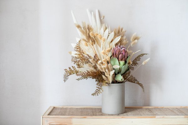 Suka dengan Dekorasi Bunga? Silakan Lihat 15 Bunga Kering yang Cocok untuk Dekorasi Ruangan & Hadiah Unik! (2023)